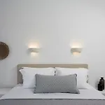 Πανσιόν Mrs Armelina By Mr And Mrs White 4*