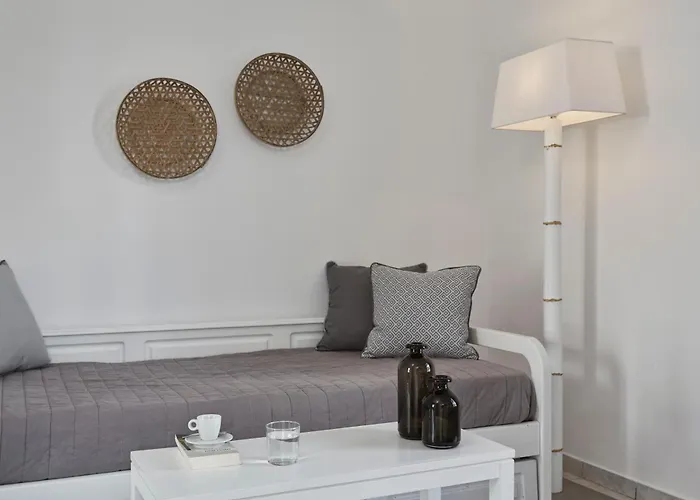 Gasthuis Mrs Armelina By Mr And Mrs White Naousa